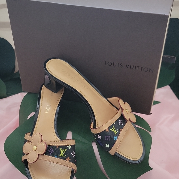 ✨️Louis Vuitton Sandels✨️black,Monogram 🔥Stunning🔥 - Picture 1 of 4